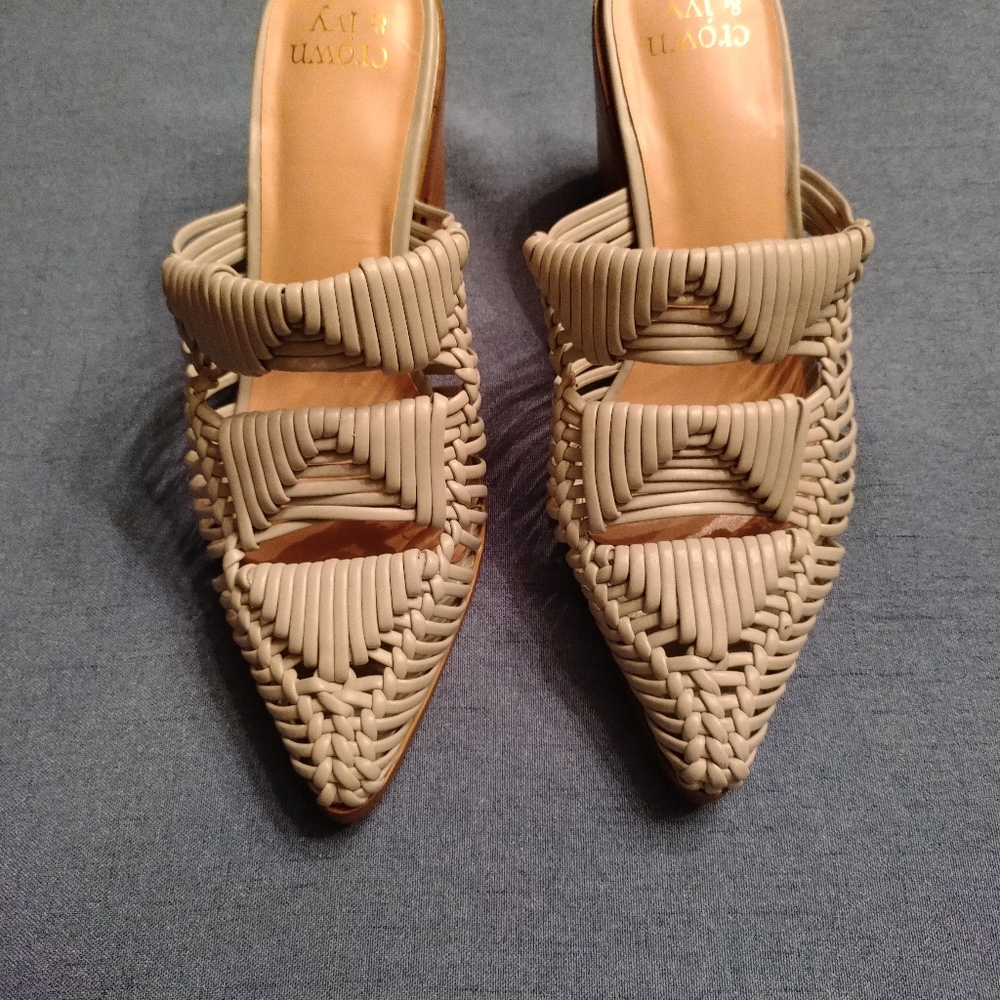 Shoes, size 8.5 Crown and Ivy. Grey